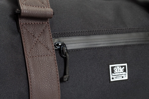 СПОРТИВНАЯ СУМКА 7055 ЧЕРНЫЙ/КОРИЧНЕВЫЙ КОЖЗАМ