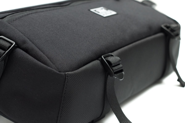 Сумка-слинг TRAFFIC черный