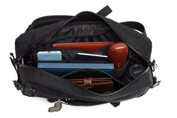 Сумка-слинг TRAFFIC черный