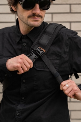 Сумка-слинг TRAFFIC черный/натуральная кожа рыжая